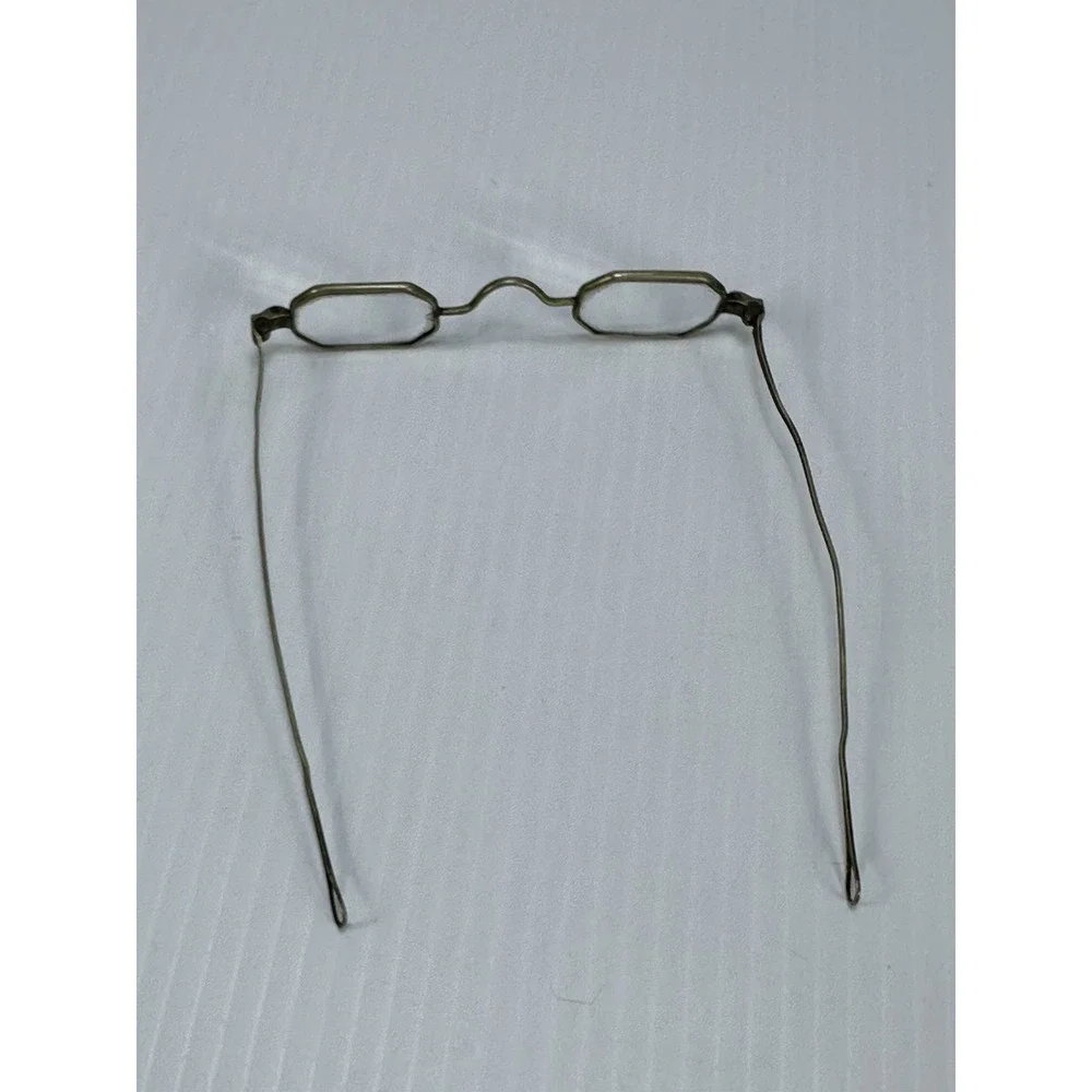 The Unbranded Brand antique early
